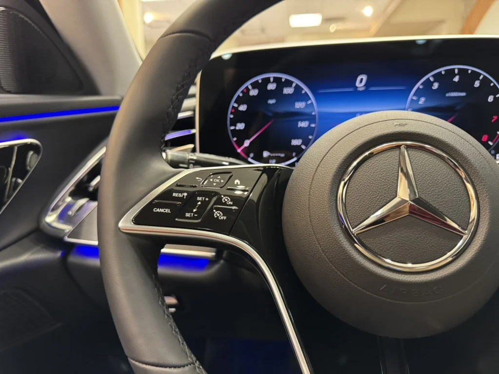 2025 Mercedes-Benz E-Class E350 - Photo 18