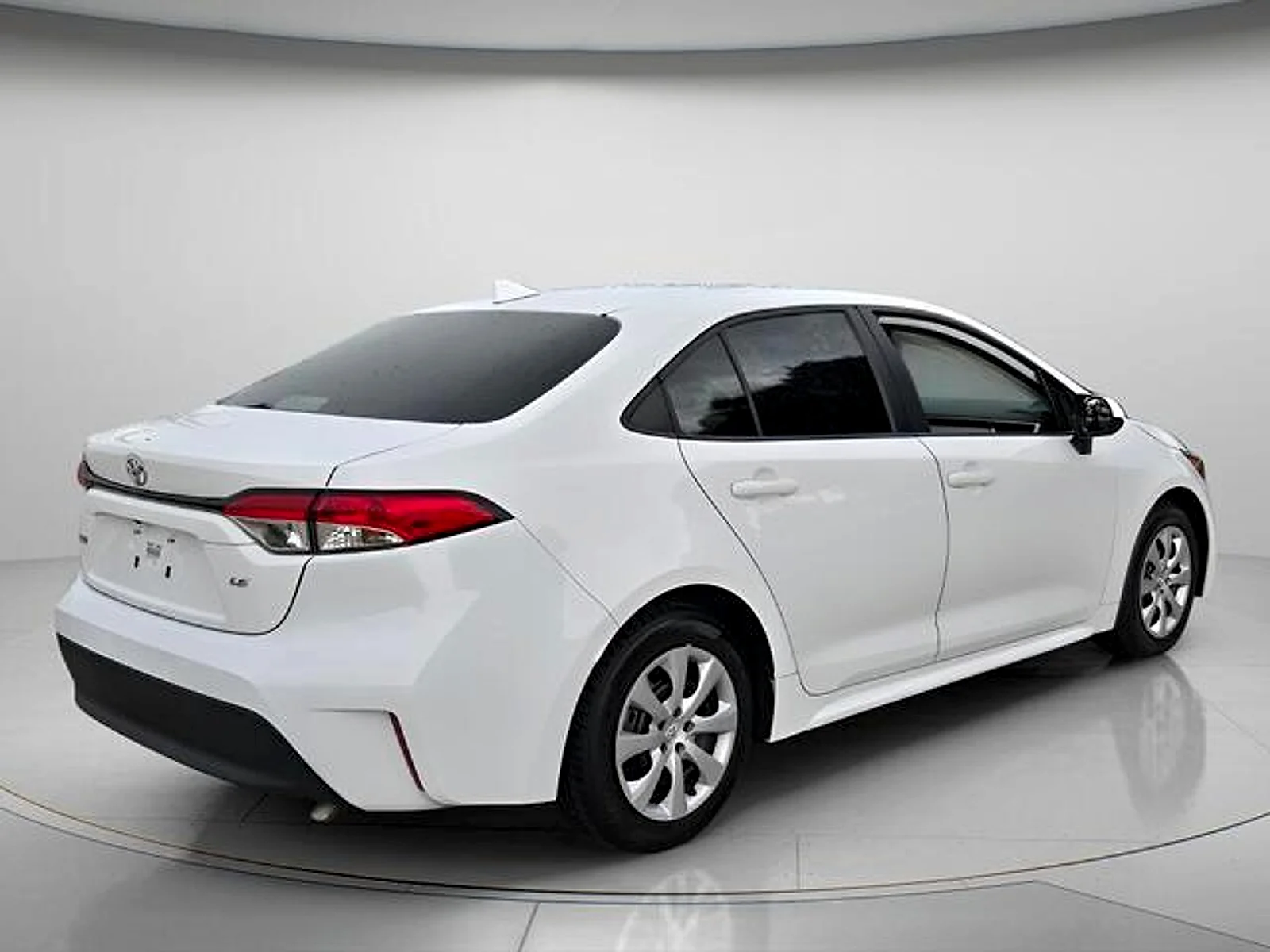 Used 2024  Toyota LE image 7