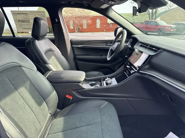 New 2026 Silver Zynith Jeep Altitude image 10