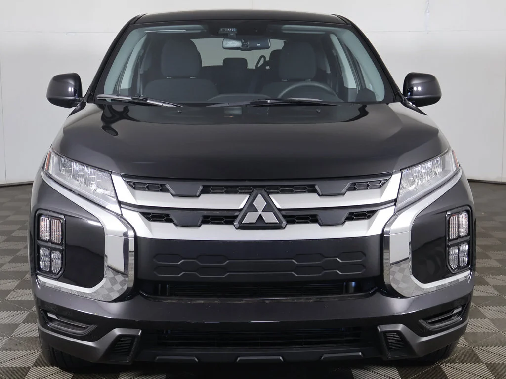 New 2027 Black Mitsubishi 2.0 ES AWC image 8