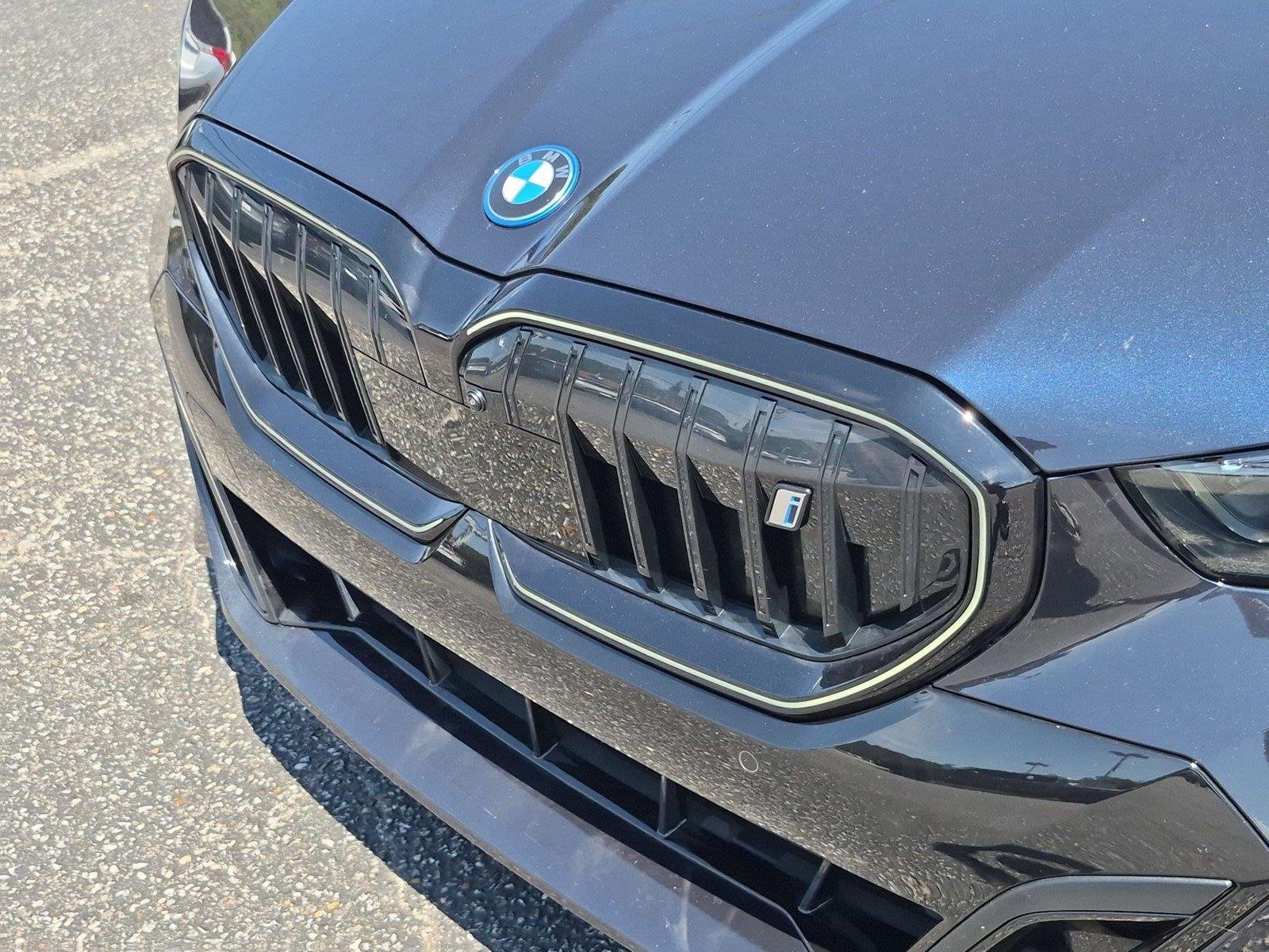Used 2025 Carbon Black Metallic BMW xDrive40 image 14