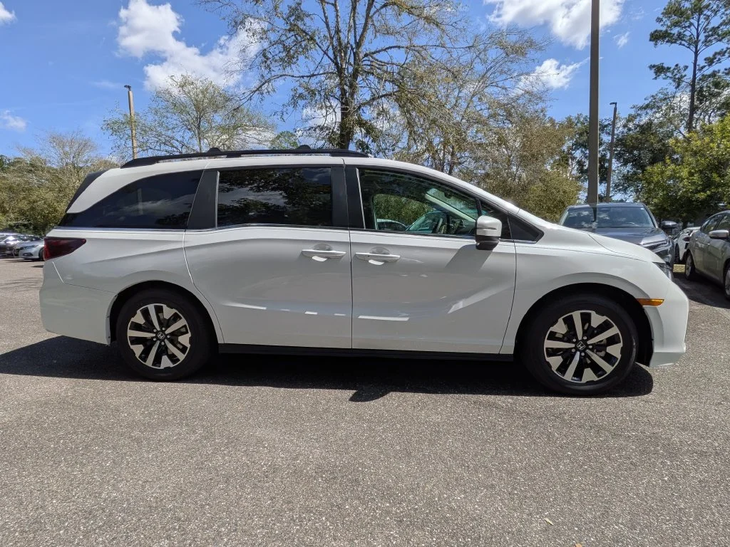 New 2027 Platinum White Pearl Honda EX-L image 2
