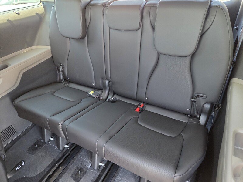 New 2026 Snow White Pearl Kia EX image 9