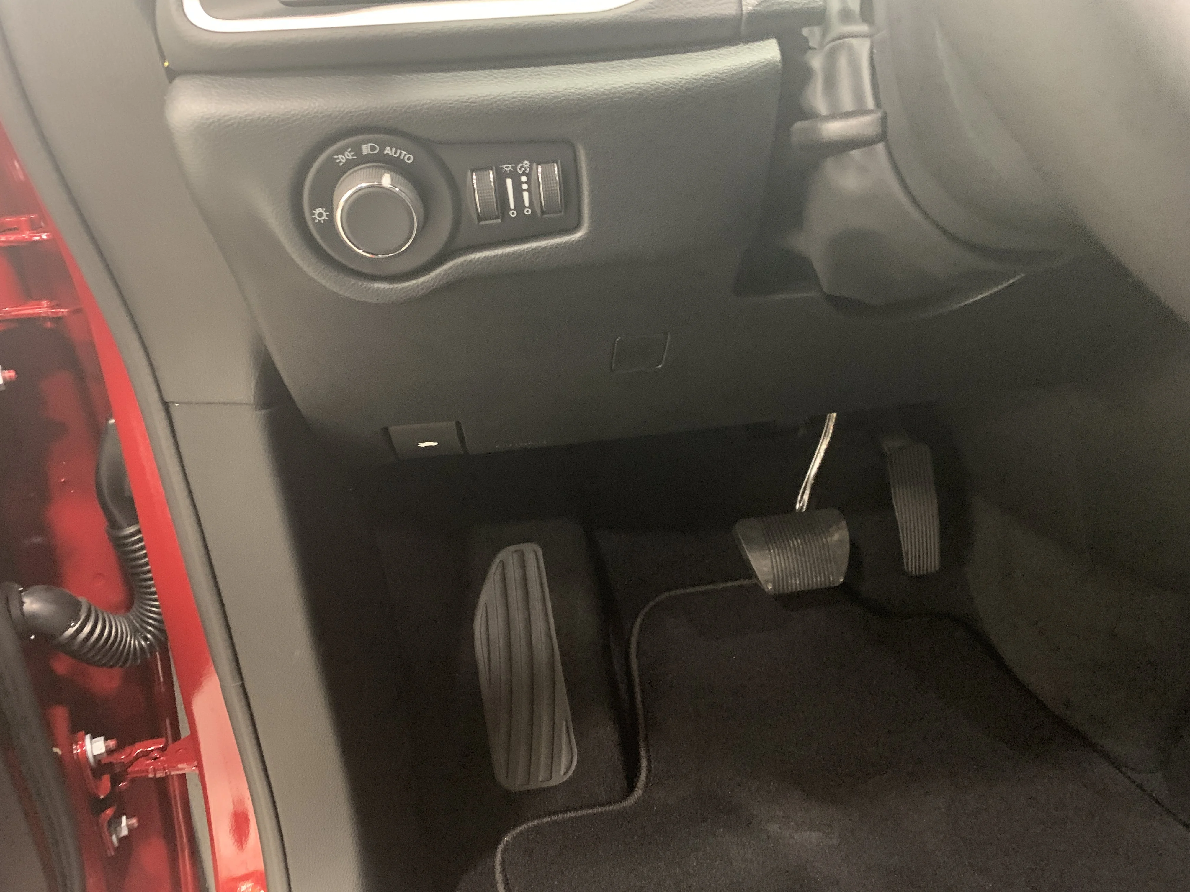 New 2026 RED HOT PEARL Chrysler SXT image 15