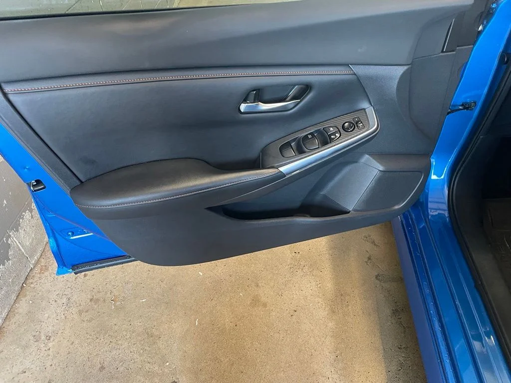 Used 2023 Blue Nissan SR image 9