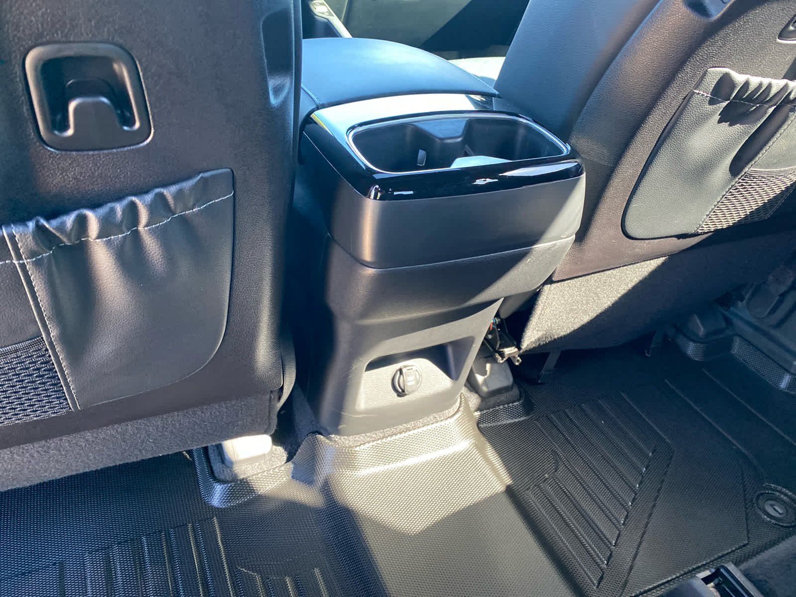 Used 2025  Kia EX X-Line image 22
