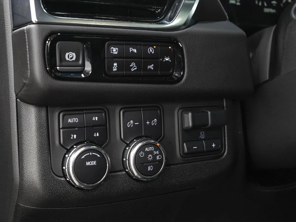 Used 2025 Onyx Black GMC Denali image 27