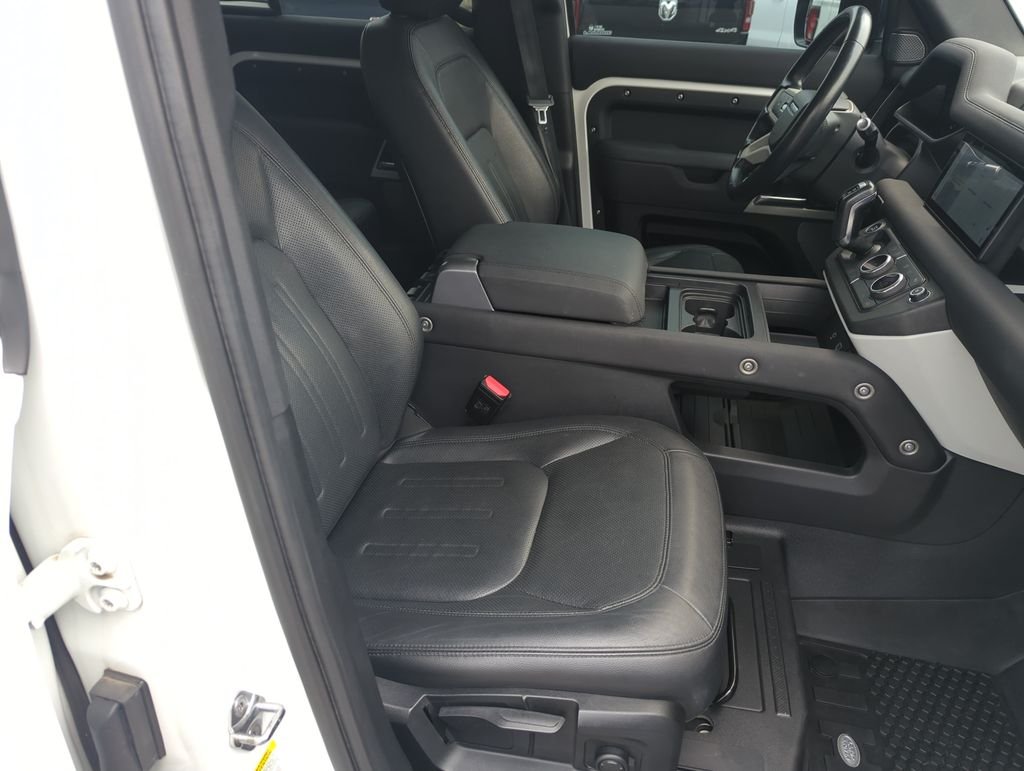 Used 2022  Land Rover S image 34