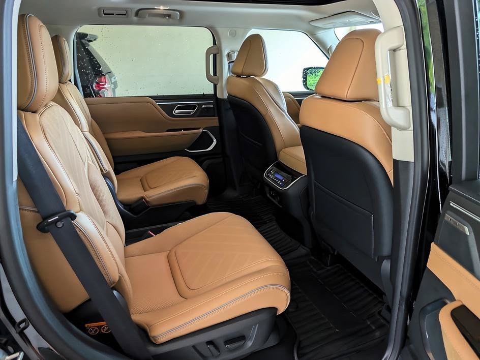 New 2027 Black Obsidian INFINITI LUXE image 22