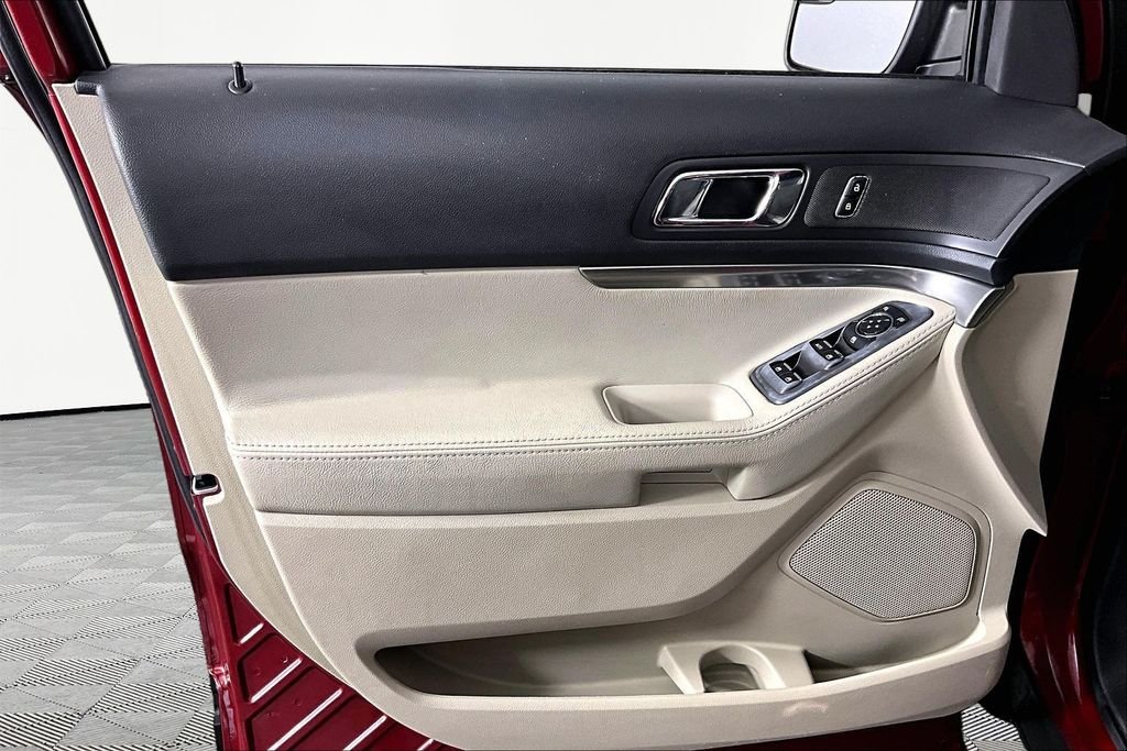 Used 2013 Red Ford Base image 17