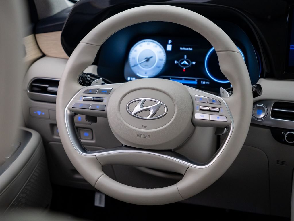 Used 2023 Graphite Hyundai Limited image 12