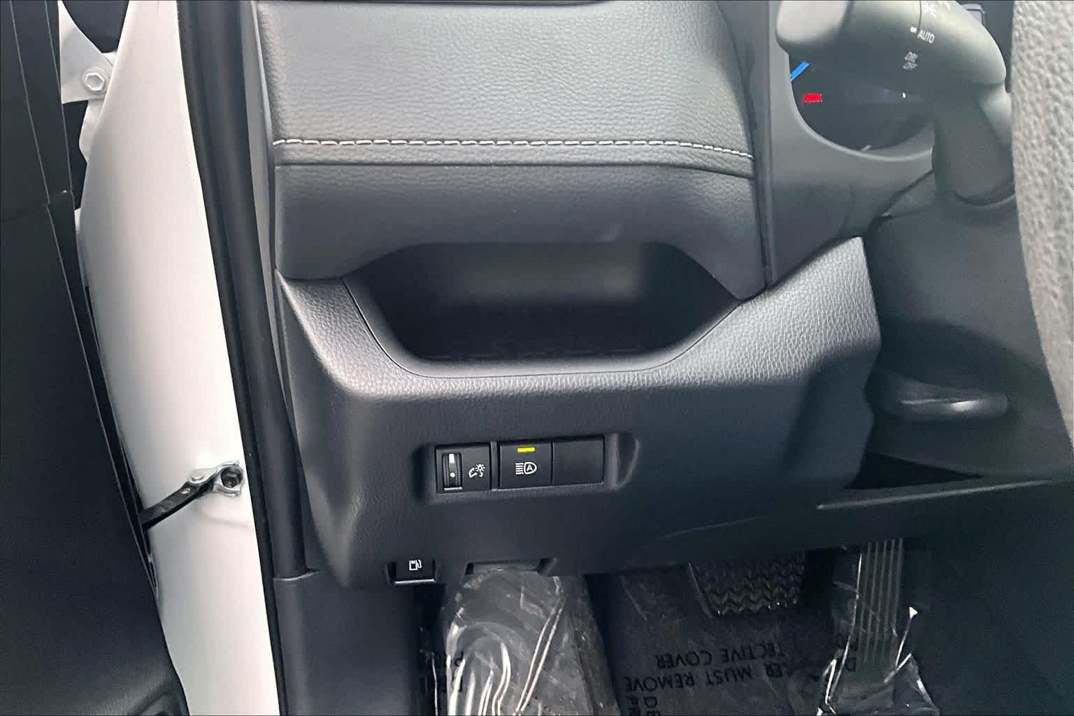 Used 2025 Ice Cap Toyota Hybrid XLE image 35