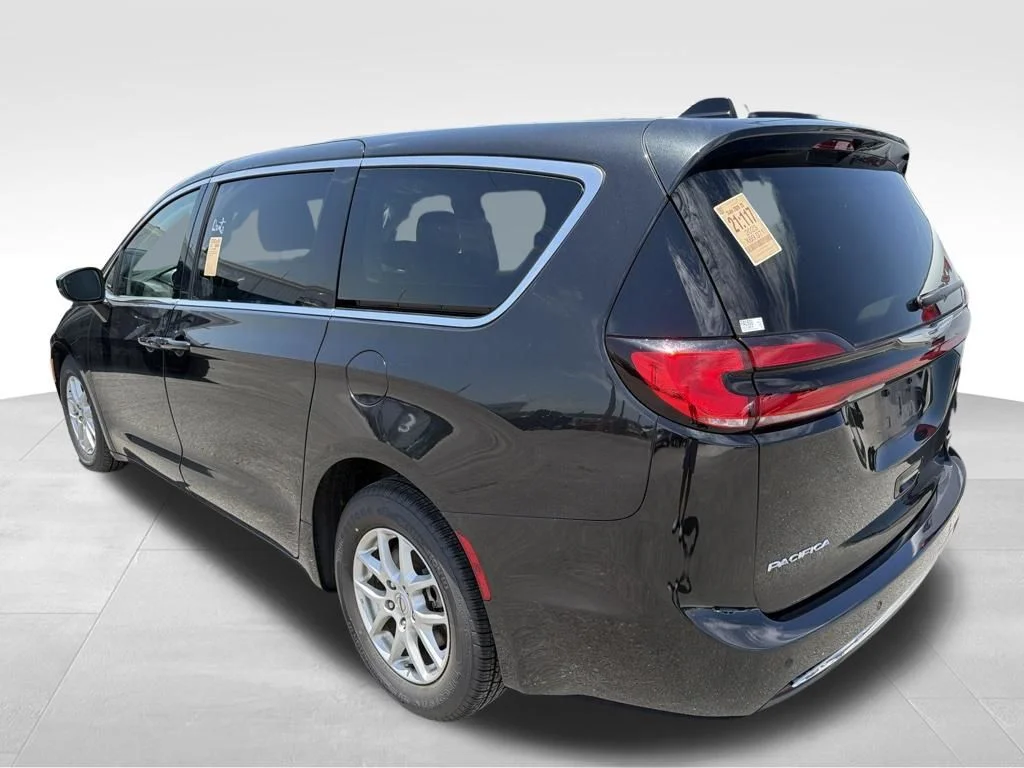 Used 2023 Black Chrysler Touring L image 12