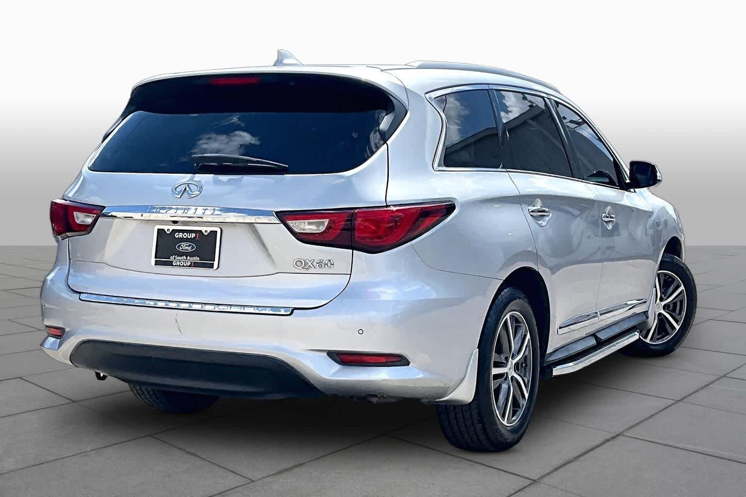 Used 2017 Liquid Platinum INFINITI  image 7