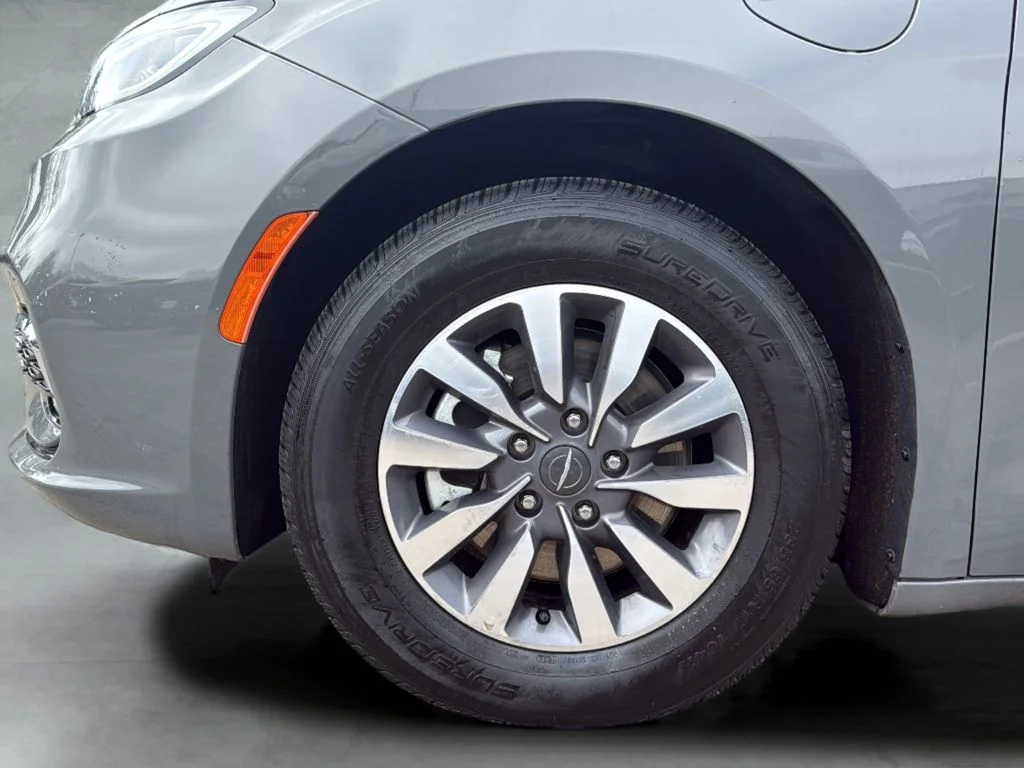 Used 2023 White Chrysler Touring L image 21
