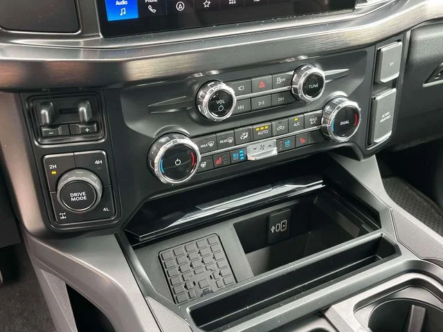 New 2027 Carbonized Gray Metallic Ford F-250® Lariat® image 26