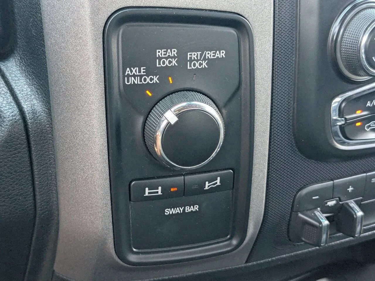 Used 2018 Brilliant Black Crystal Pearlcoat Ram Power Wagon image 27