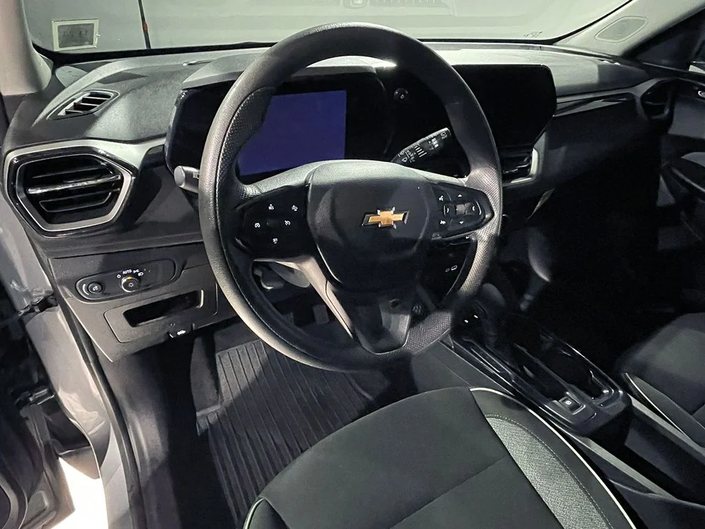 Used 2025 Gray Chevrolet LT image 20