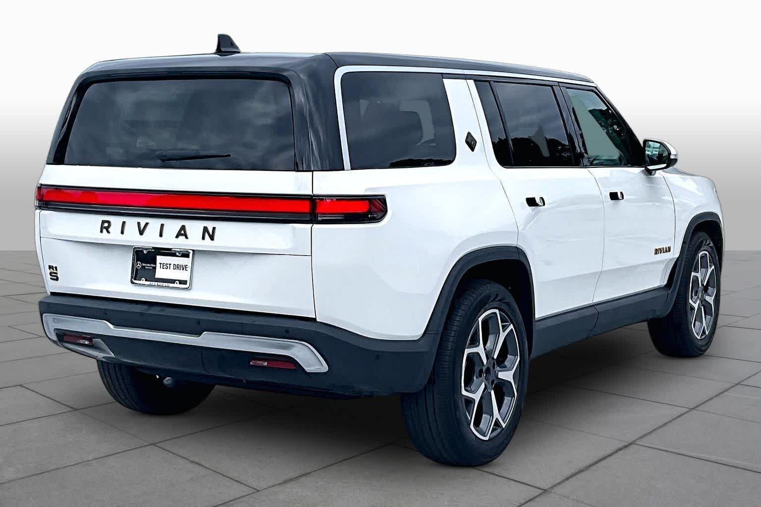 Used 2023 Glacier White Rivian Launch Edition image 11