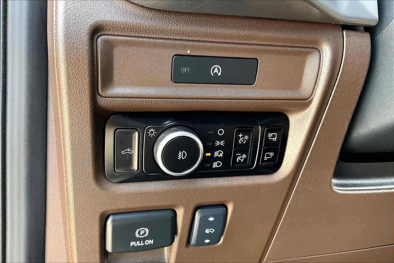 Used 2025 Agate Black/Marsh Gray Ford King Ranch image 15