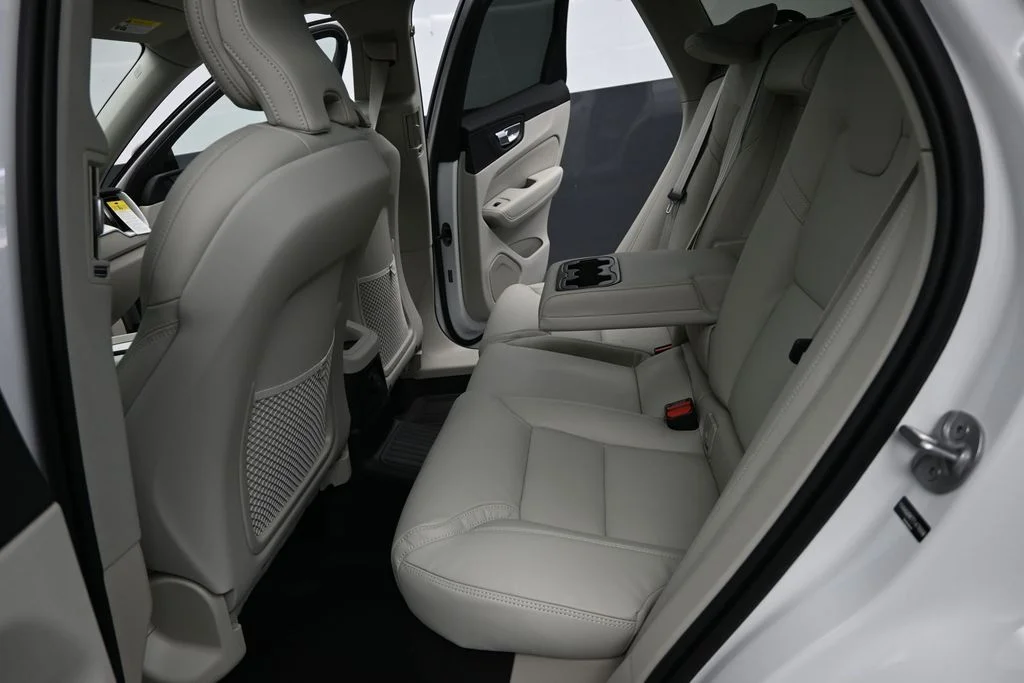 New 2026 Crystal White Volvo T8 Ultra image 13