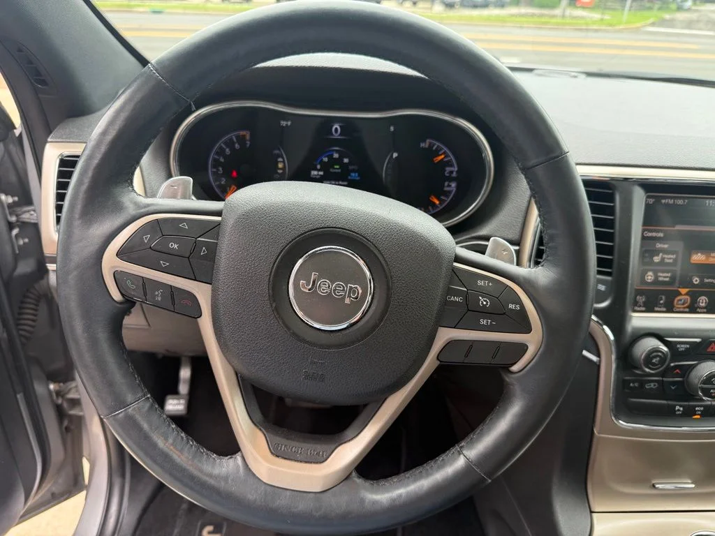 Used 2014 Silver Jeep Limited image 28