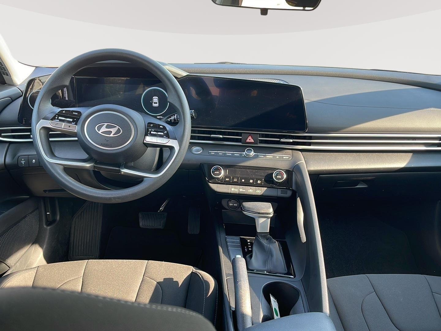 2024 Hyundai Elantra SEL - Photo 16