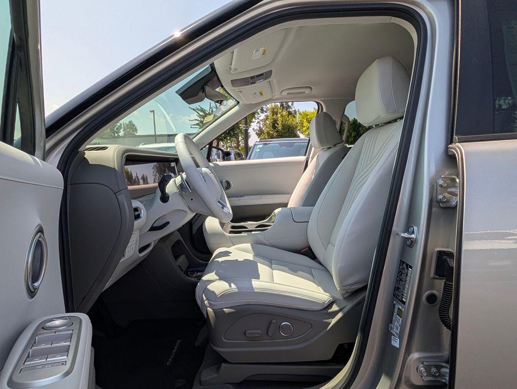 New 2027 Silver Hyundai Blue SEL 7P image 12