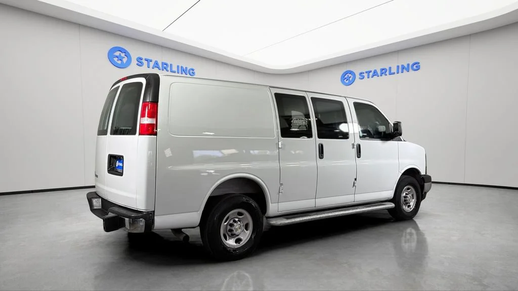 Used 2025 Summit White Chevrolet WT image 10