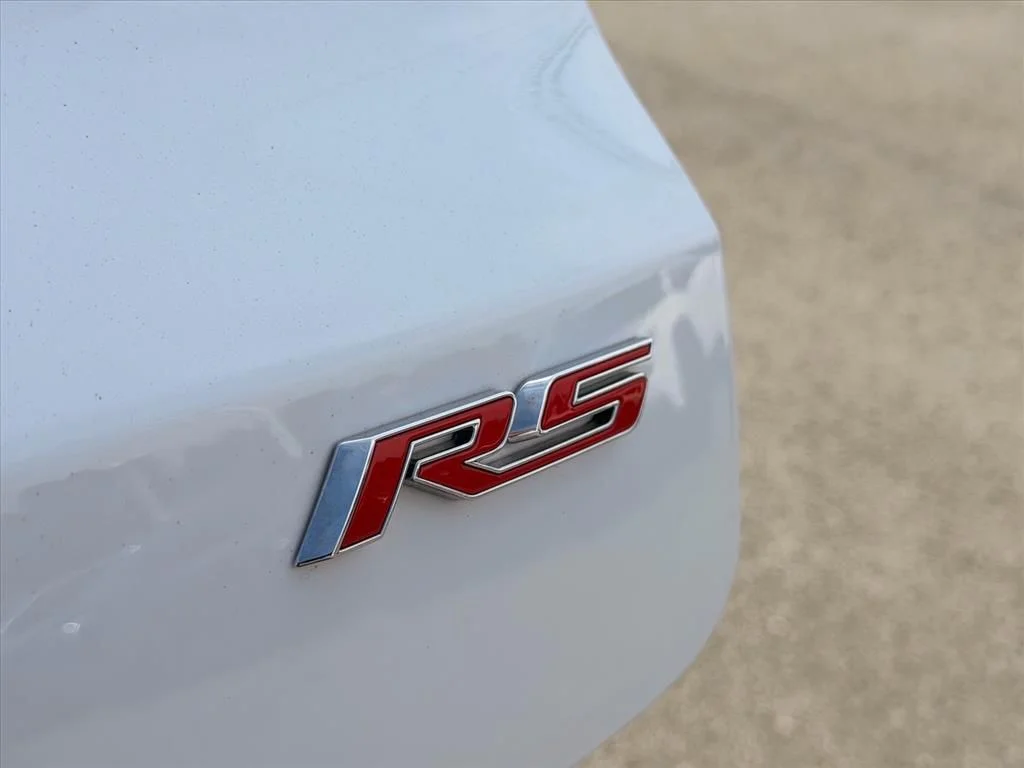 Used 2022 White Chevrolet RS image 27