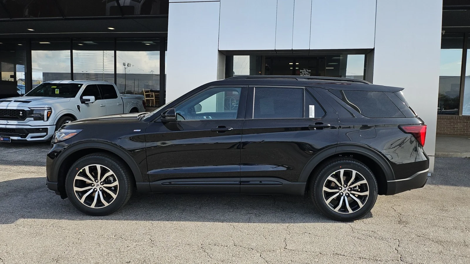 New 2026 Agate Black Metallic Ford ST-Line image 3