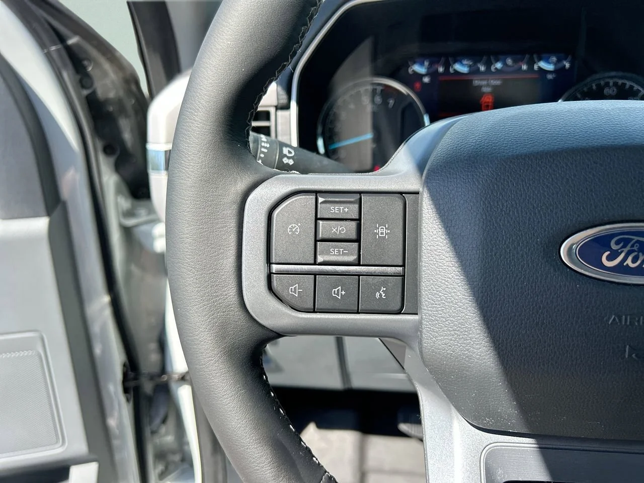 Used 2023 Avalanche Ford XLT image 34