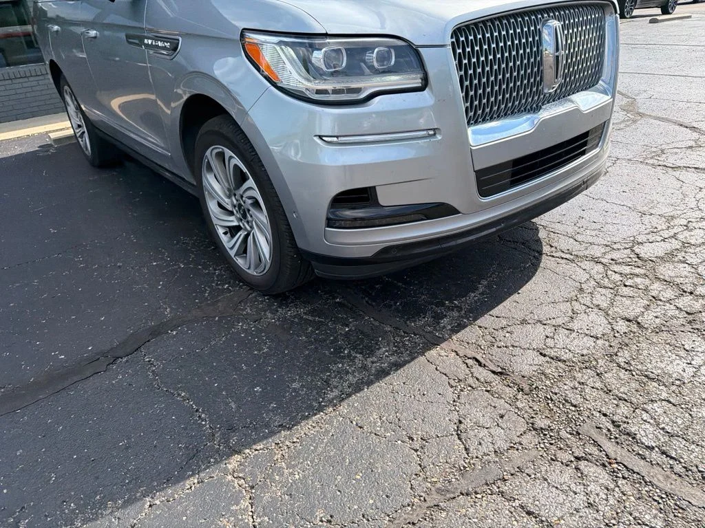 Used 2022 Silver Lincoln Reserve image 11