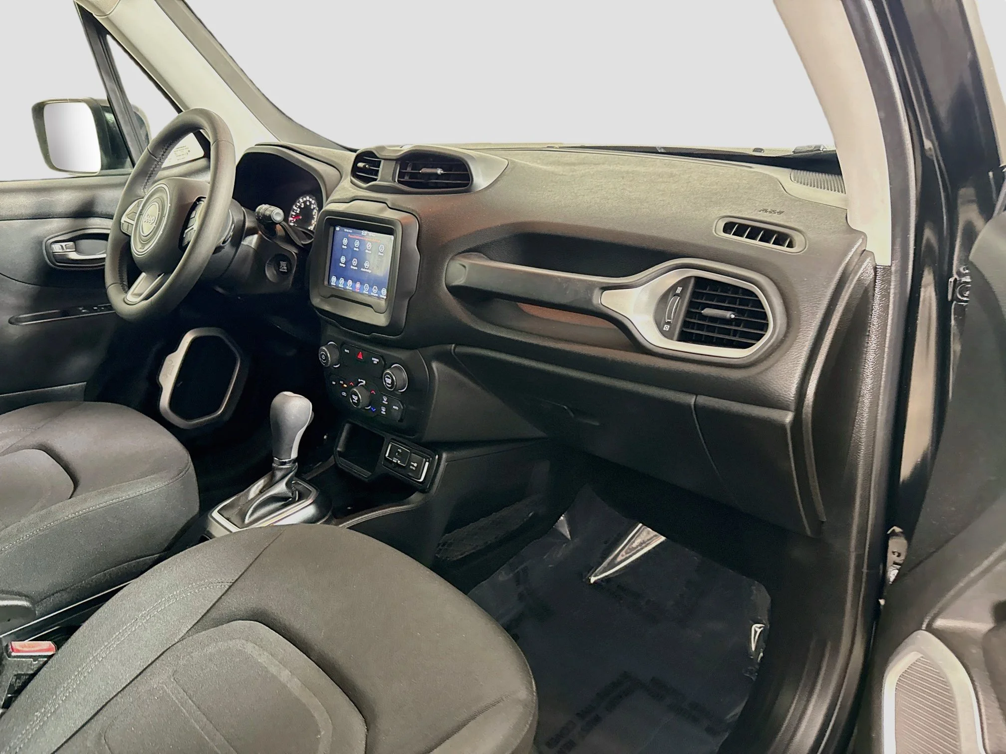 Used 2018 Black Jeep Latitude image 26