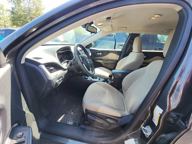 Used 2016 Gray Jeep Latitude image 18