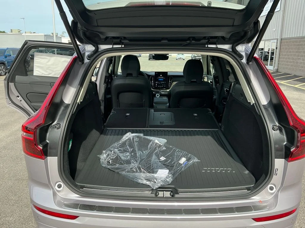 2026 Volvo XC60 Plus - Photo 14