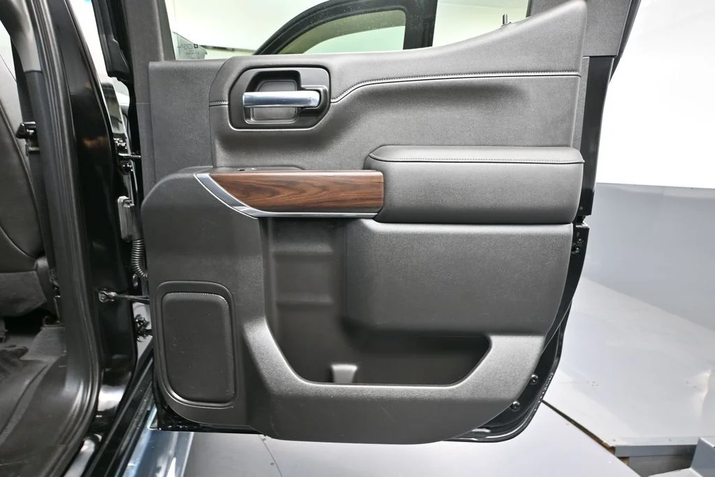 Used 2020 Black GMC SLT image 44