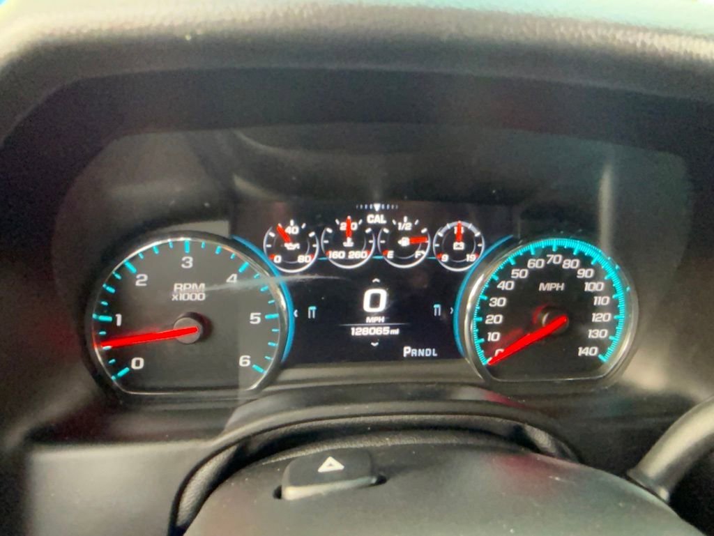 Used 2019 SHADOW GRAY METALLIC Chevrolet Premier image 28
