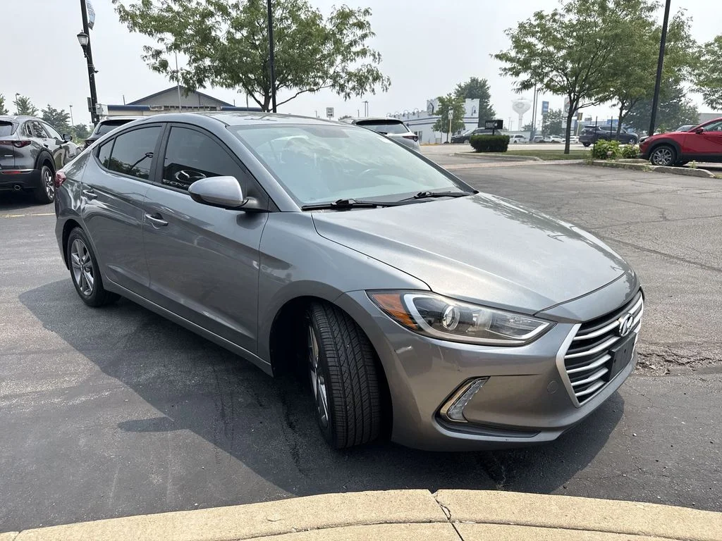 Used 2017 Gray Hyundai SE image 5