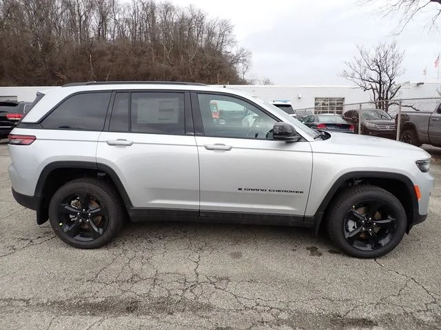 New 2025 Silver Jeep Limited image 8