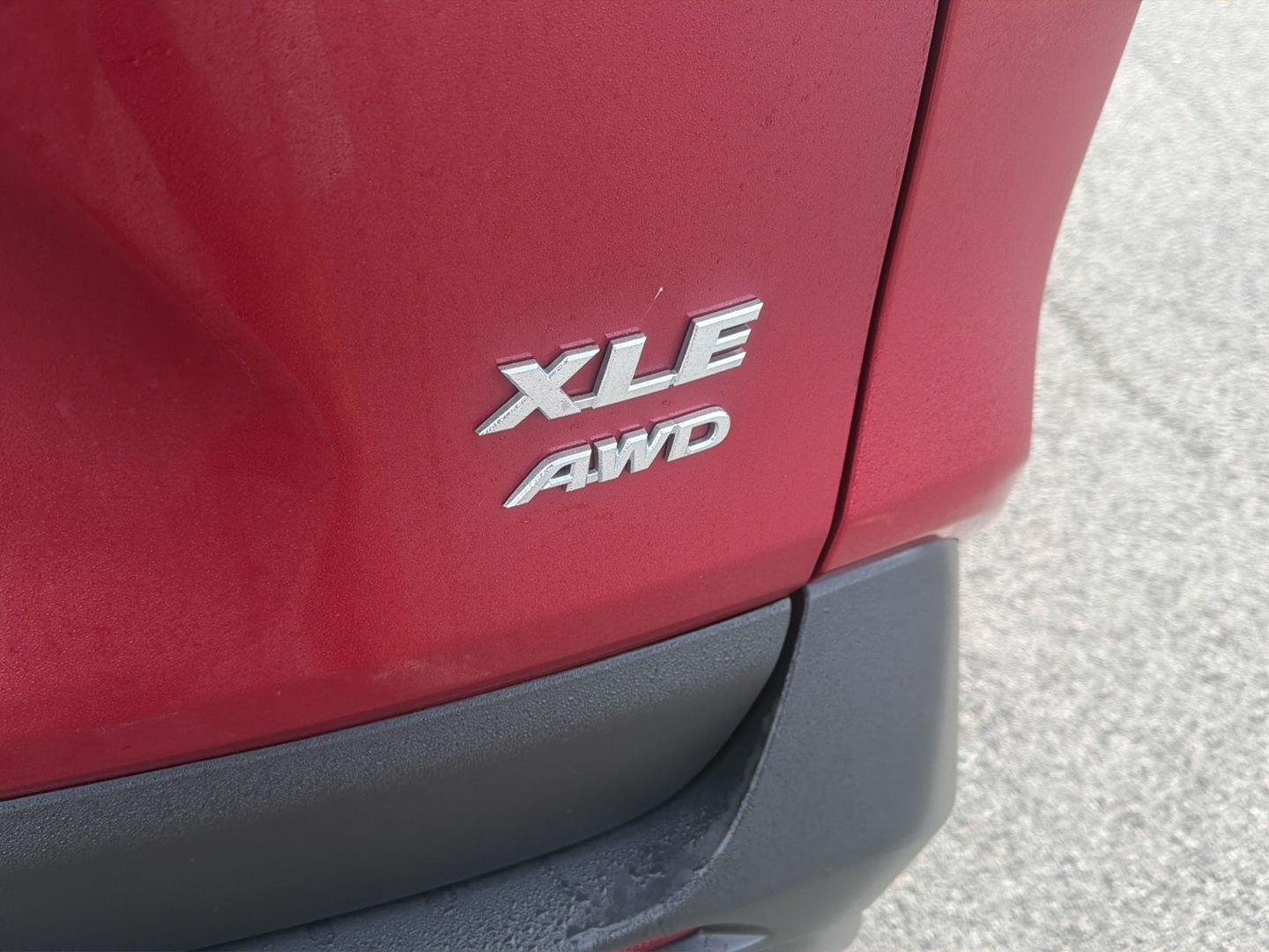 Used 2021 Ruby Flare Pearl Toyota XLE image 9