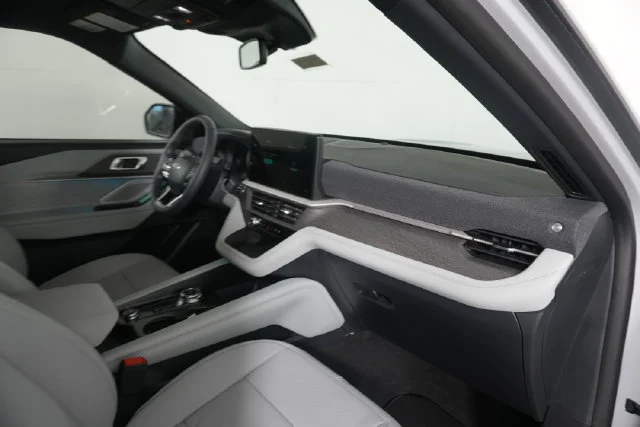New 2027 Avalanche Gray Ford Platinum™ image 35