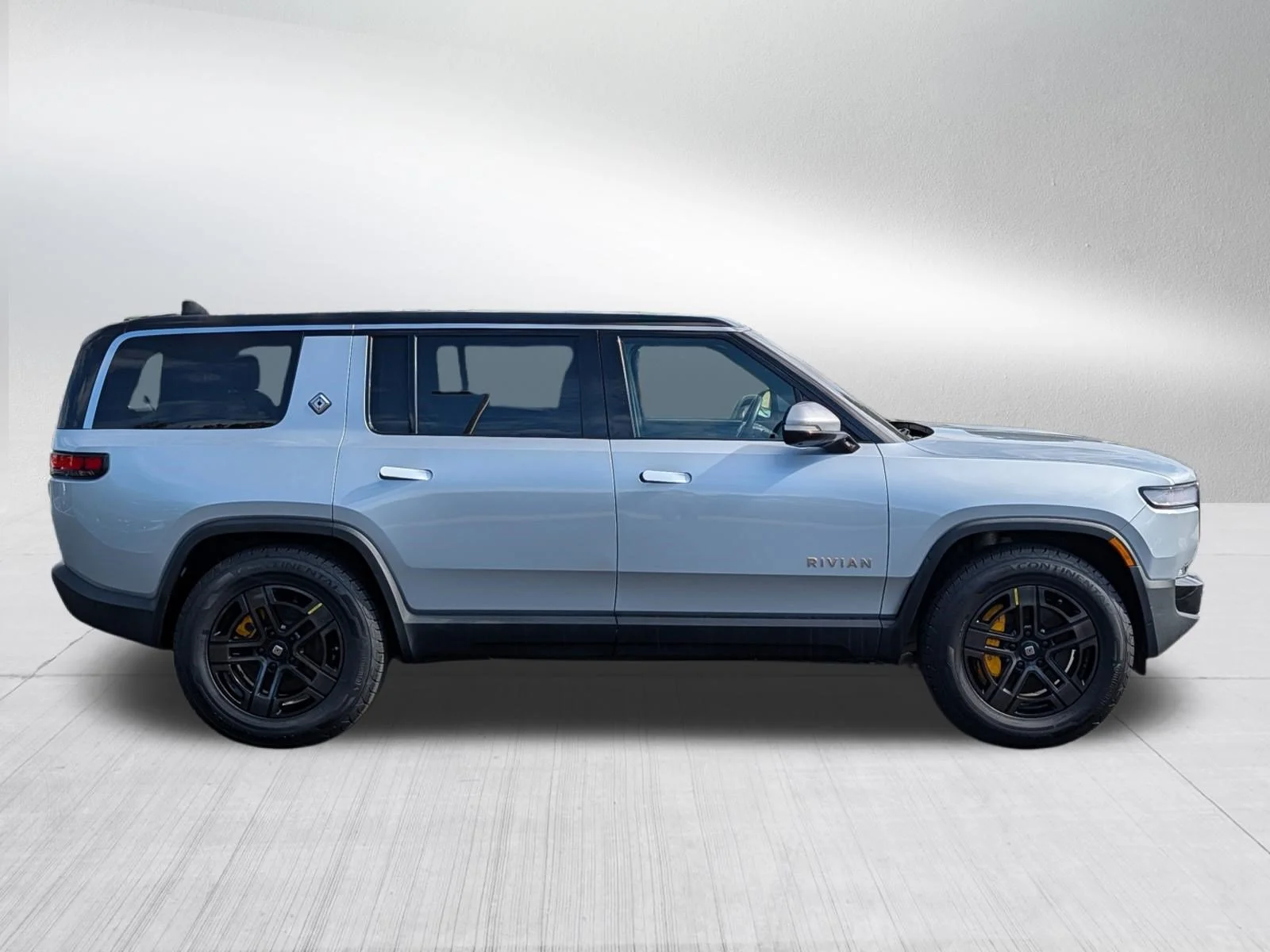 Used 2023 LA Silver Rivian Adventure image 8