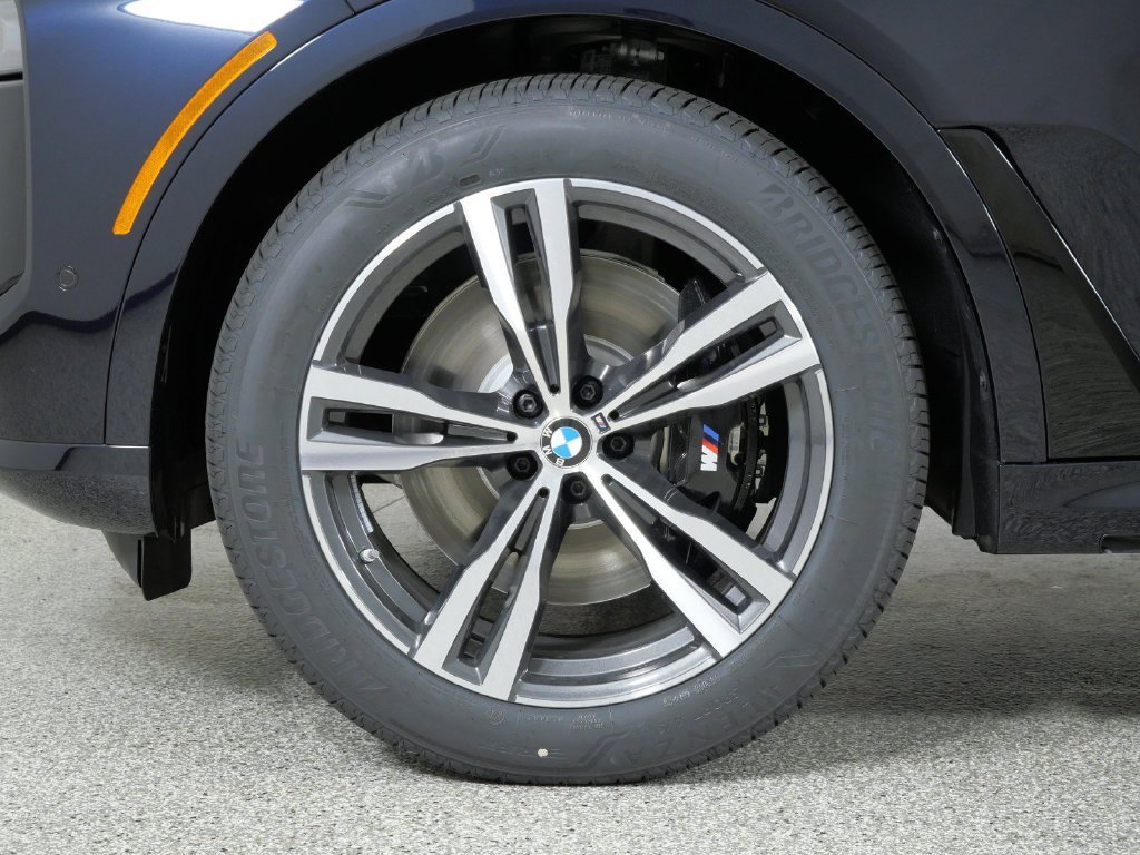 Used 2027 Black BMW xDrive40i image 17