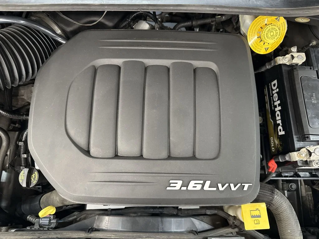 Used 2017 Billet Clearcoat Dodge SXT image 32