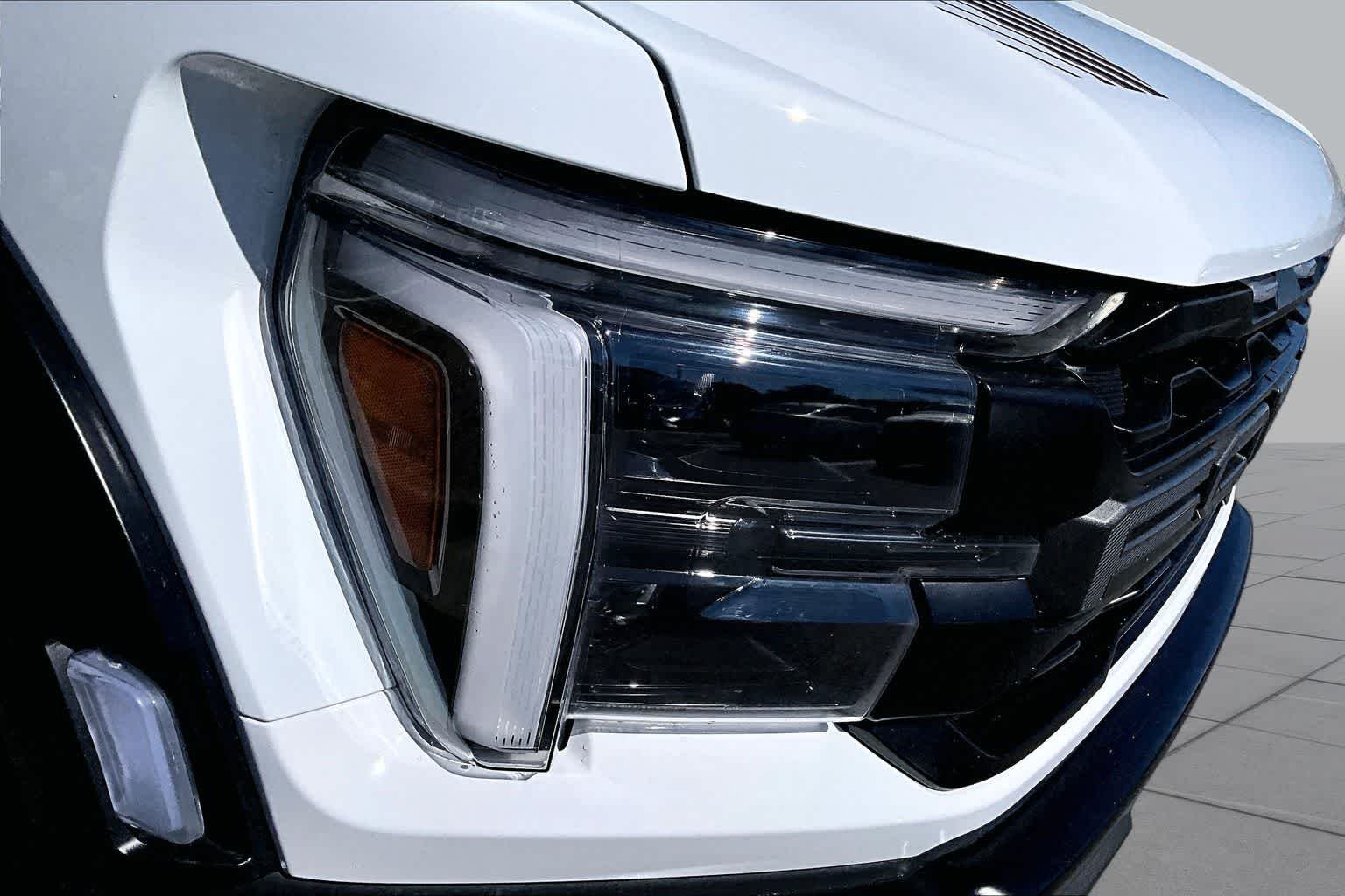 Used 2025 Oxford White Ford Raptor image 25
