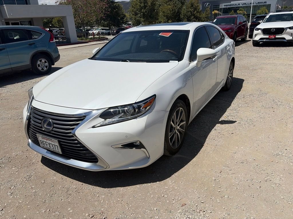 Used 2018 White Pearl Lexus 300h image 5