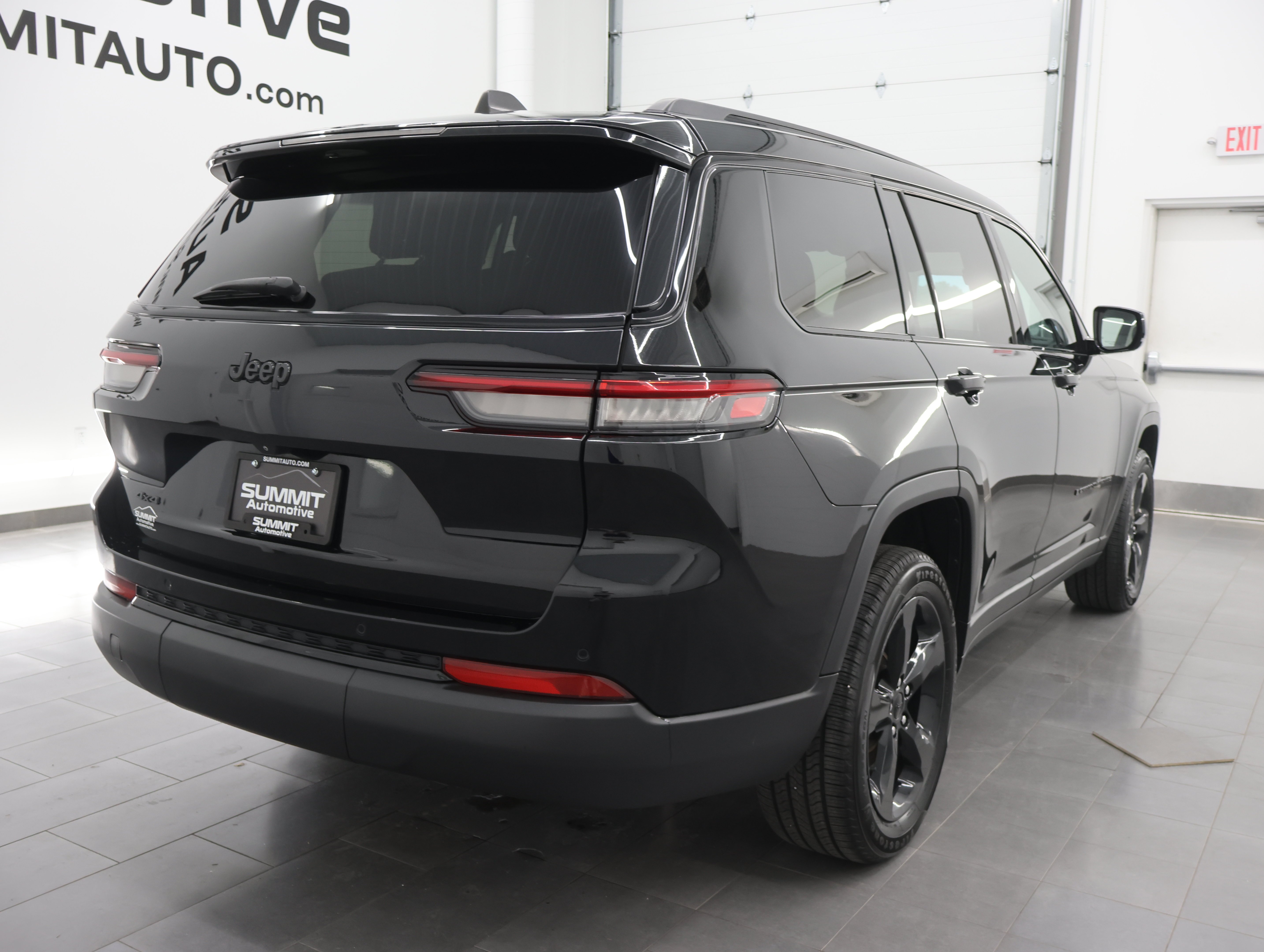 Used 2023 Diamond Black Crystal Pearlcoat Jeep 4x4 Altitude: ALTITUDE-4WD-MOON-HEATED SEATS-NEW TIRES-BACKUP CAM-1 OWNER image 5