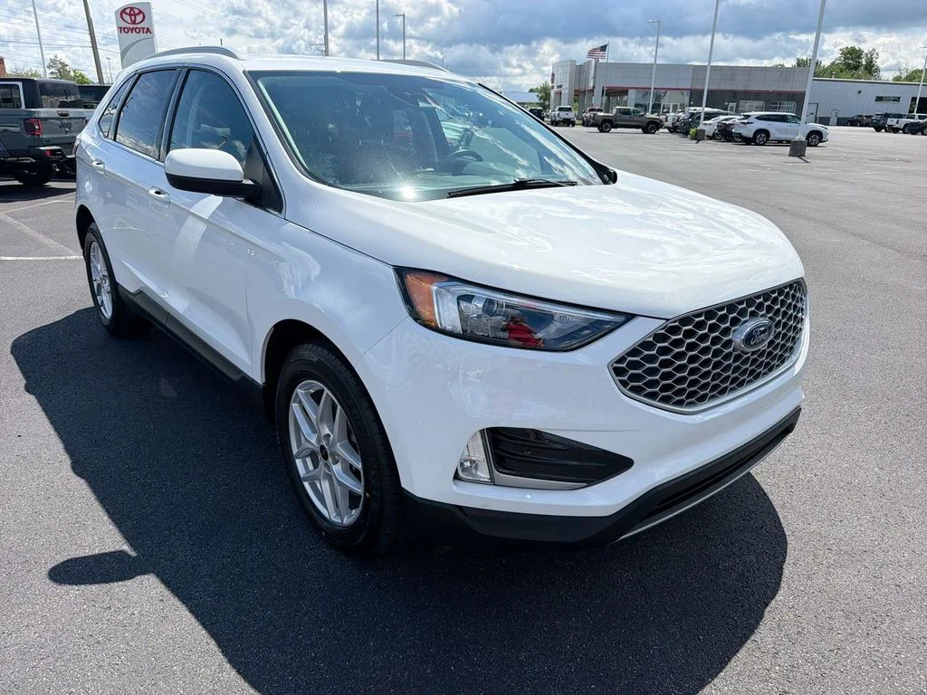 Used 2024 White Ford SEL image 2