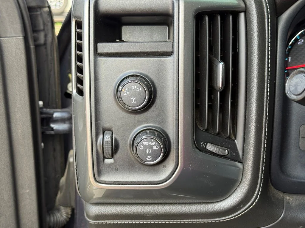 Used 2018 Blue Chevrolet LTZ image 21